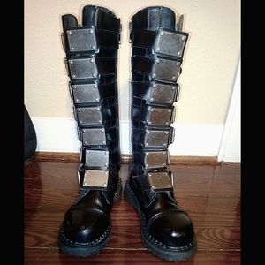 Demonia Riot 21 size 7 Boots